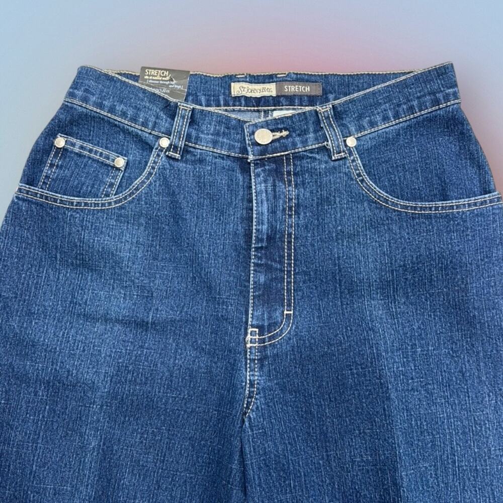 ST. JOHN’S BAY Women’s 8 Short Stone Washed Blue Jeans
